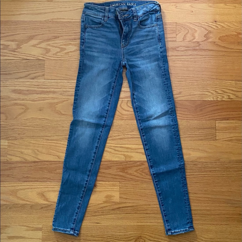 AMERICAN EAGLE JEANS